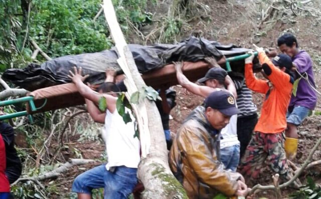 Evakuasi Korban Banjir Sulsel